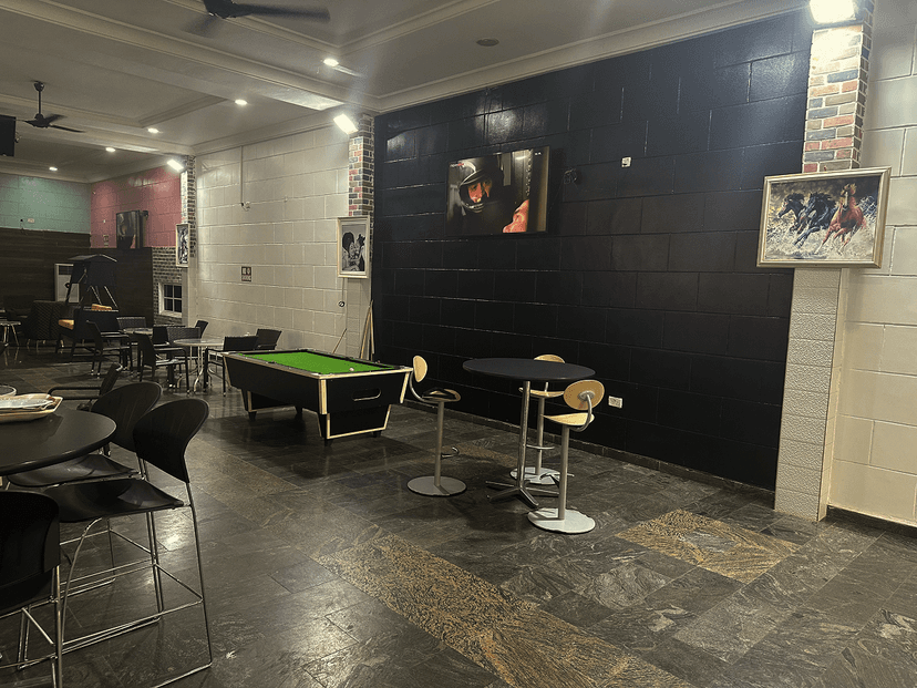 Lounge & Relax