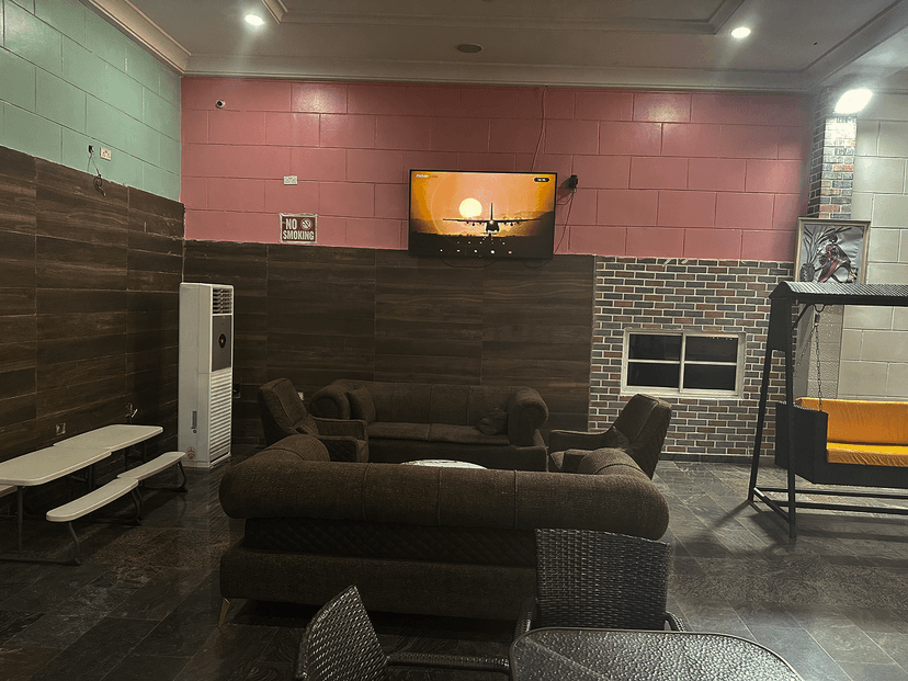 Lounge & Relax